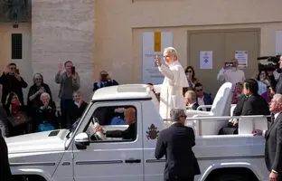  نخستین سواری لئون چهاردهم با «پاپ‌موبیل» + ویدئو
