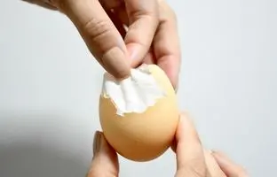 کشف یک روش علمی برای پوست کندن سریع و آسان تخم مرغ آبپز