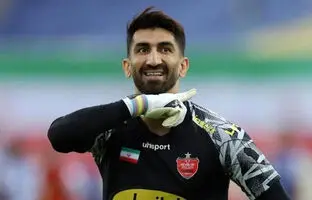 حرکت عجیب بیرانوند با جام قهرمانی در هواپیما + عکس 