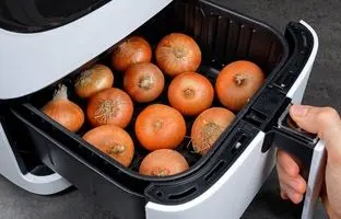 باورت میشه فقط با پیاز میشه همچین اسنک معرکه‌ای درست کرد + ویدئو