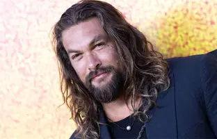 جیسون موموآ بالاخره ریش و سبیلش را زد + ویدئو