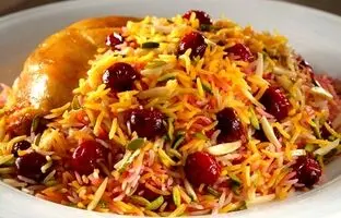 طرز تهیه آلبالو پلوی مجلسی با مرغ؛ یک غذای خوشمزه و خوش عطر تابستانی