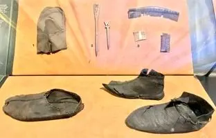 جزئیات کشف ۴۰ جفت کفش کودکانۀ ۷۰۰ ساله 