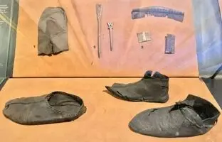 جزئیات کشف ۴۰ جفت کفش کودکانۀ ۷۰۰ ساله 