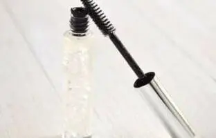 (عکس) روش ساخت ژل ابرو در خانه برای مرتب کردن ابروها 