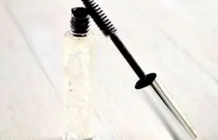 (عکس) روش ساخت ژل ابرو در خانه برای مرتب کردن ابروها 