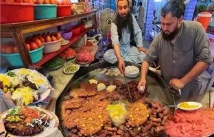  خوشمزه بپزید؛ غذای خیابانی در افغانستان؛ پخت چپلی کباب و ماهی کبابی در جلال آباد + ویدئو
