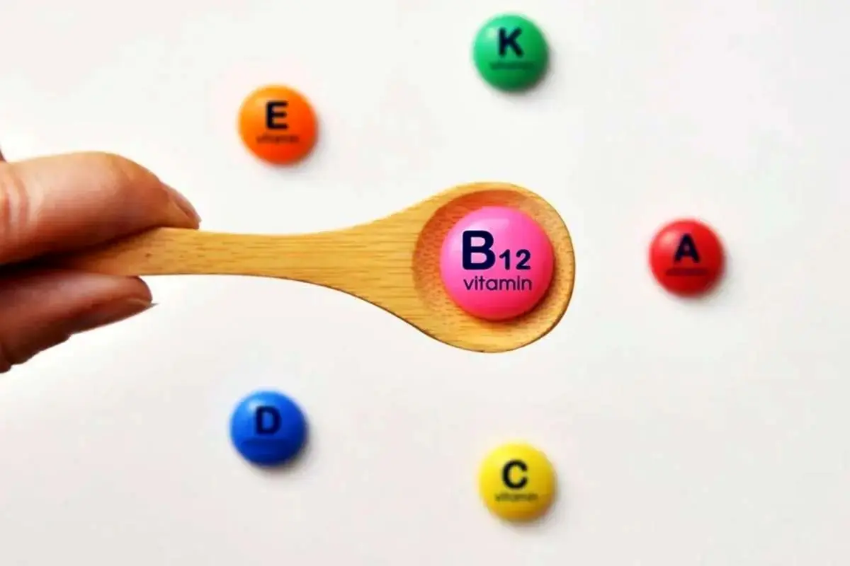 علائم کمبود ویتامین B۱۲ کدام است؟
