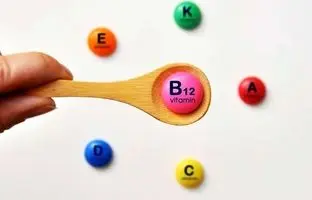 علائم کمبود ویتامین B۱۲ کدام است؟
