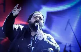 حال جسمی نامساعد رضا صادقی در کنسرت اخیرش + ویدئو