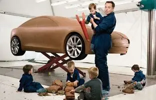 این دنیا دنیای ایلان است و بقیۀ ما فقط در آن زندگی می‌کنیم