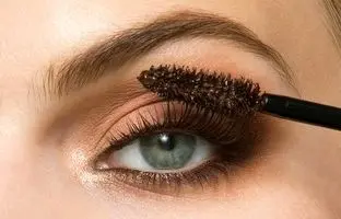 چطور با توجه به رنگ چشم‌ ریمل مناسب انتخاب کنیم؟
