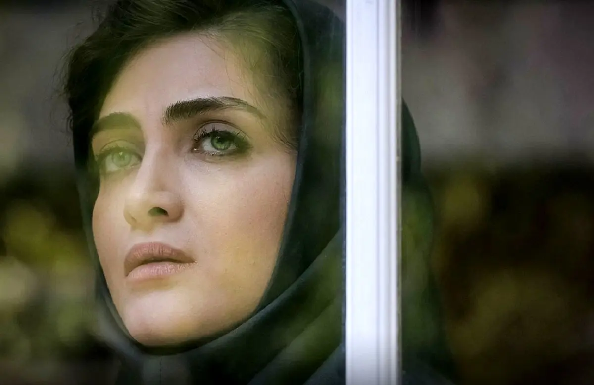  رونمایی «الناز ملک» از تیپ و چهره زمستانی اش؛ سیما سریال زخم کاری + عکس