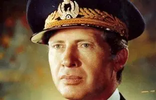 نادر جهانبانی در مراسم فارغ التحصیلی فرزندش انوشیروان