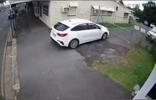 راه حل خلاقانه یک استرالیایی برای پارک‌کننده‌های مزاحم + ویدئو