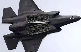 (عکس) متفاوت ترین زاویه از جنگنده F-35A در میساوا ژاپن 