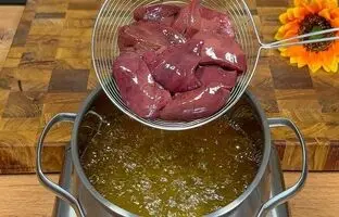  طرز پخت یک غذای متفاوت اسپانیایی با جگر مرغ + ویدئو