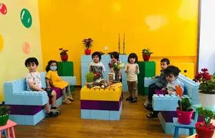 راهنمای فرزند پروری؛ بهترین سن برای ورود به مهد کودک چه سنی است؟ + ویدئو