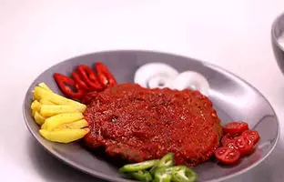  کباب تابه‌ای مرغ با سس آلبالو؛ طعم خاص و خوشمزه 