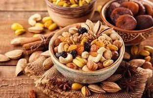بهترین آجیل‌ برای حفظ سلامت چشم و تقویت بینایی