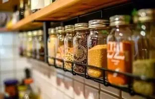 بدترین جای آشپزخانه برای نگهداری ادویه اینجاست 