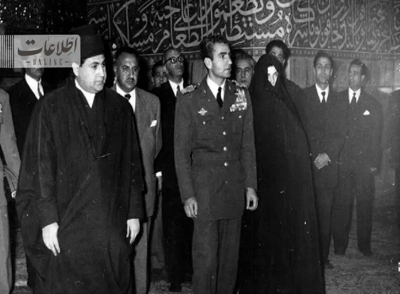 عکس منتشرنشده از محمدرضاشاه و ثریا در حرم امام حسین(ع)