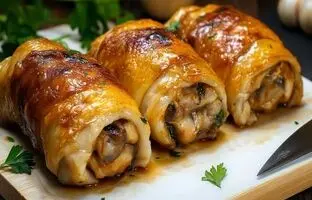 طرز تهیه یک غذای ایتالیایی جدید با 6 ران مرغ شکم پر و قارچ + ویدئو