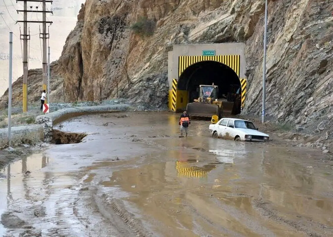 «سیاه‌بیشه ای ها در جاده خاکی چالوس»؛ سال 42 + تصویر