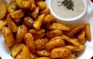 طرز تهیه سیب زمینی تنوری در ۱۰ دقیقه؛ فست فودی خوشمزه و رستورانی