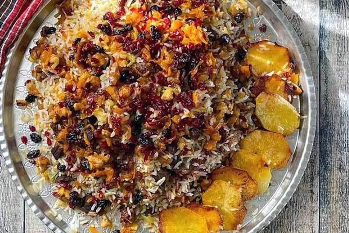 طرز تهیه گردو پلو با مرغ؛ پلو مخلوط خوشمزه و مقوی