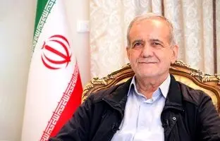  مسعود پزشکیان در پنج‌سالگی، کنار پدر و مادرش