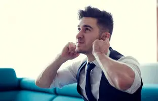 چرا با شنیدن هر صدایی وحشت می‌کنم؟