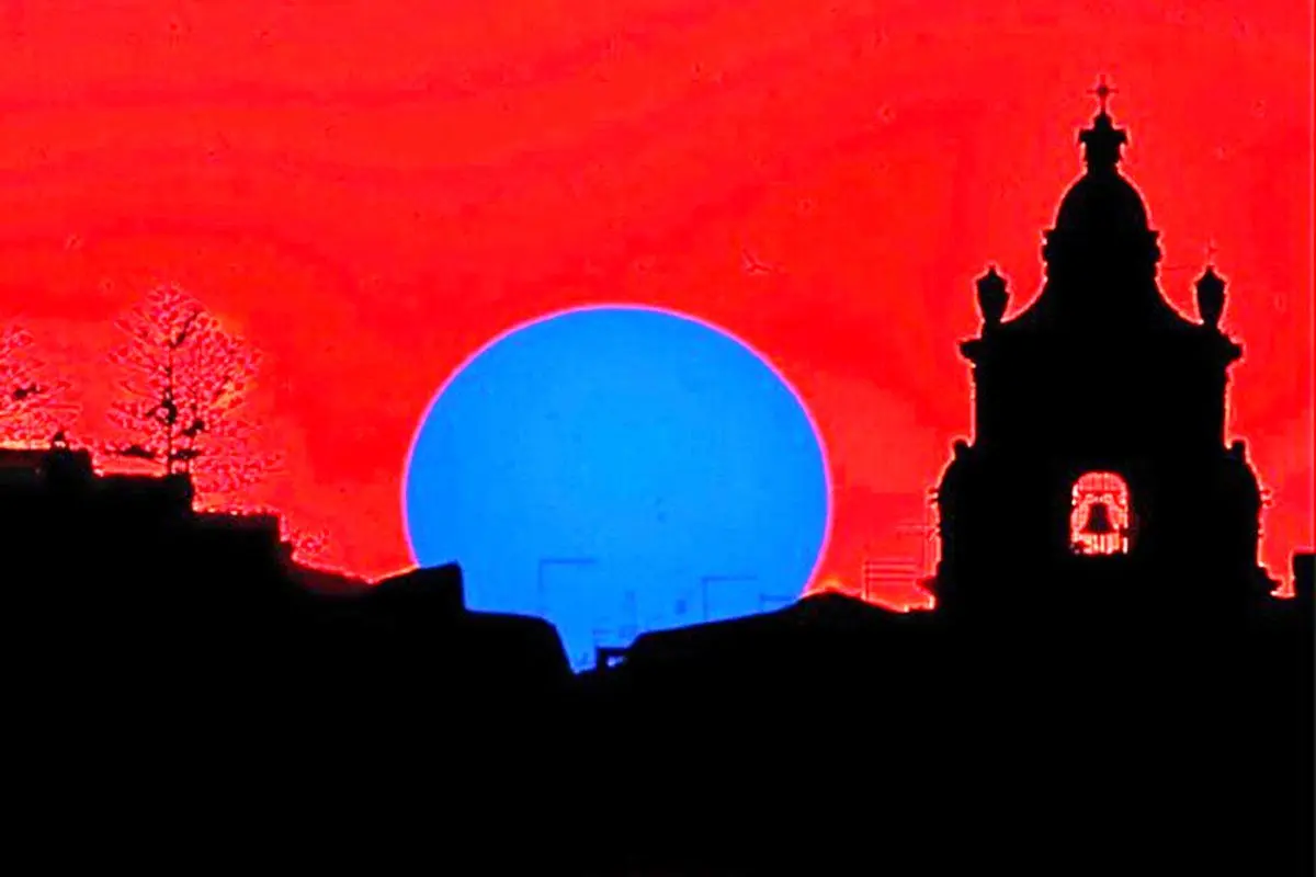 عکس روز ناسا/ غروب خورشید پشت ناقوس کلیسا 