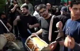 دمام‌زنی در تشییع پیکر سردار شهید حاجی‌زاده در بهشت‌زهرا + ویدئو