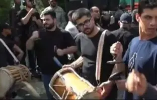 دمام‌زنی در تشییع پیکر سردار شهید حاجی‌زاده در بهشت‌زهرا + ویدئو