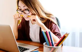 پژوهش جدید: جویدن مداد و خودکار می‌تواند به تقویت حافظه کمک کند!