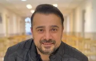  احساسات جالب سپند امیرسلیمانی بعد از خنداندن مادری که داغ دخترش را دیده بود! + ویدئو