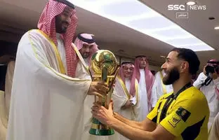 محمد بن سلمان جام خادم الحرمین را به بنزما تقدیم کرد ؟ + ویدئو