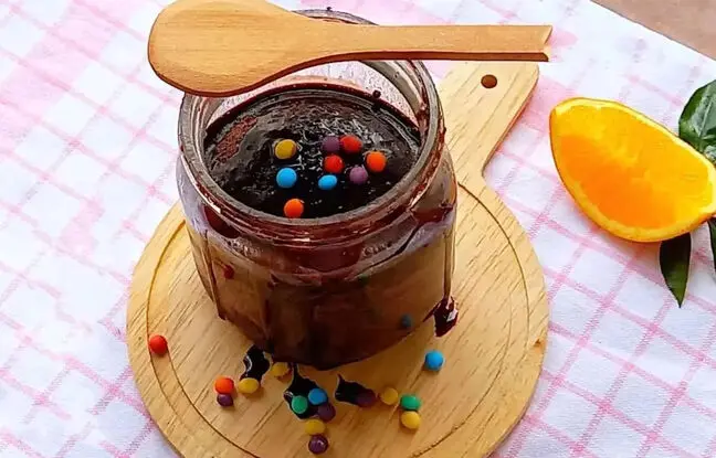 طرز تهیه کیک شیشه ای؛ کیک خیس شکلاتی + ویدئو