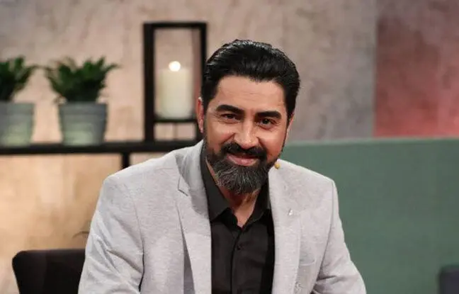 مولانا خوانی محمدرضا علیمردانی در مراسم ازدواج مریم مومن و سهیل قاصدی