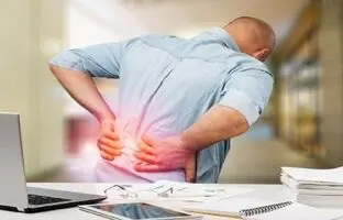 اشتباهات رایج در نشستن که دیسک کمر شما را نابود می‌کند + ویدئو