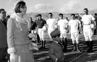 عکس قدیمی: فرح در دوران دبستان در دهه 20