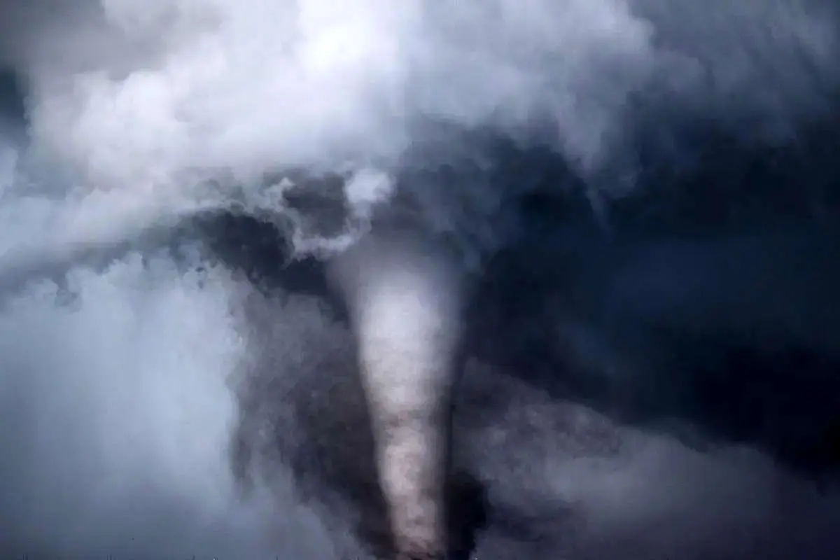 ثبت تصویر یک گردباد بزرگ در داکوتای جنوبی + ویدئو