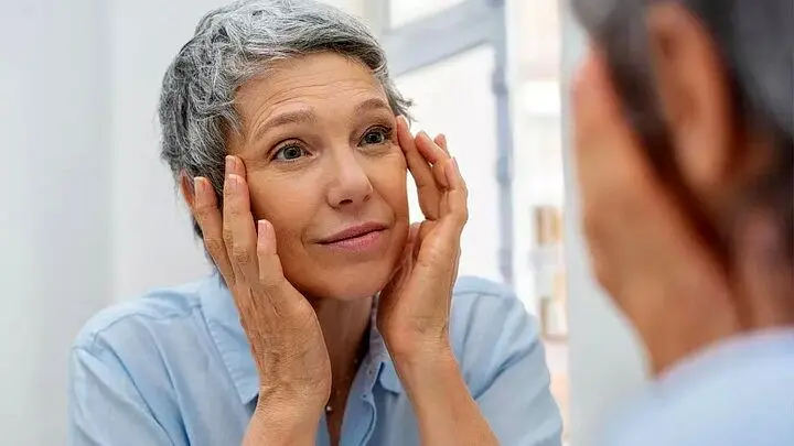 ۷ عادتی که سبب پیری زود رس می‌شود