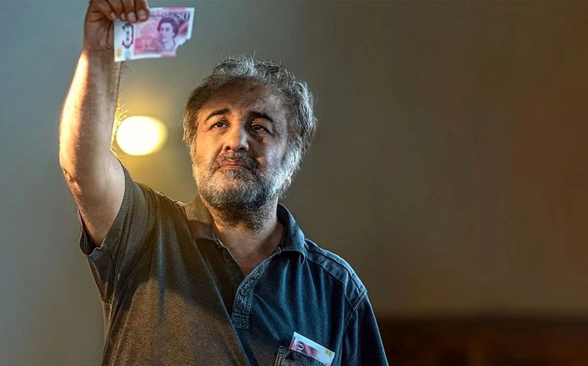 پاپاراتزی ایرانی؛ تصویری دیده نشده از رضا عطاران در شهر مادری مربوط به ۴۵ سال پیش