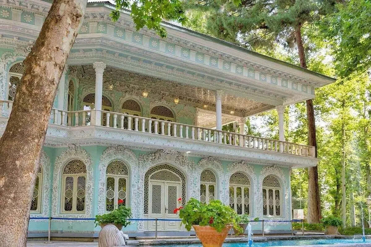  راهنمای سفر: قصری در زعفرانیۀ تهران که «زمان» در آن متوقف شده است