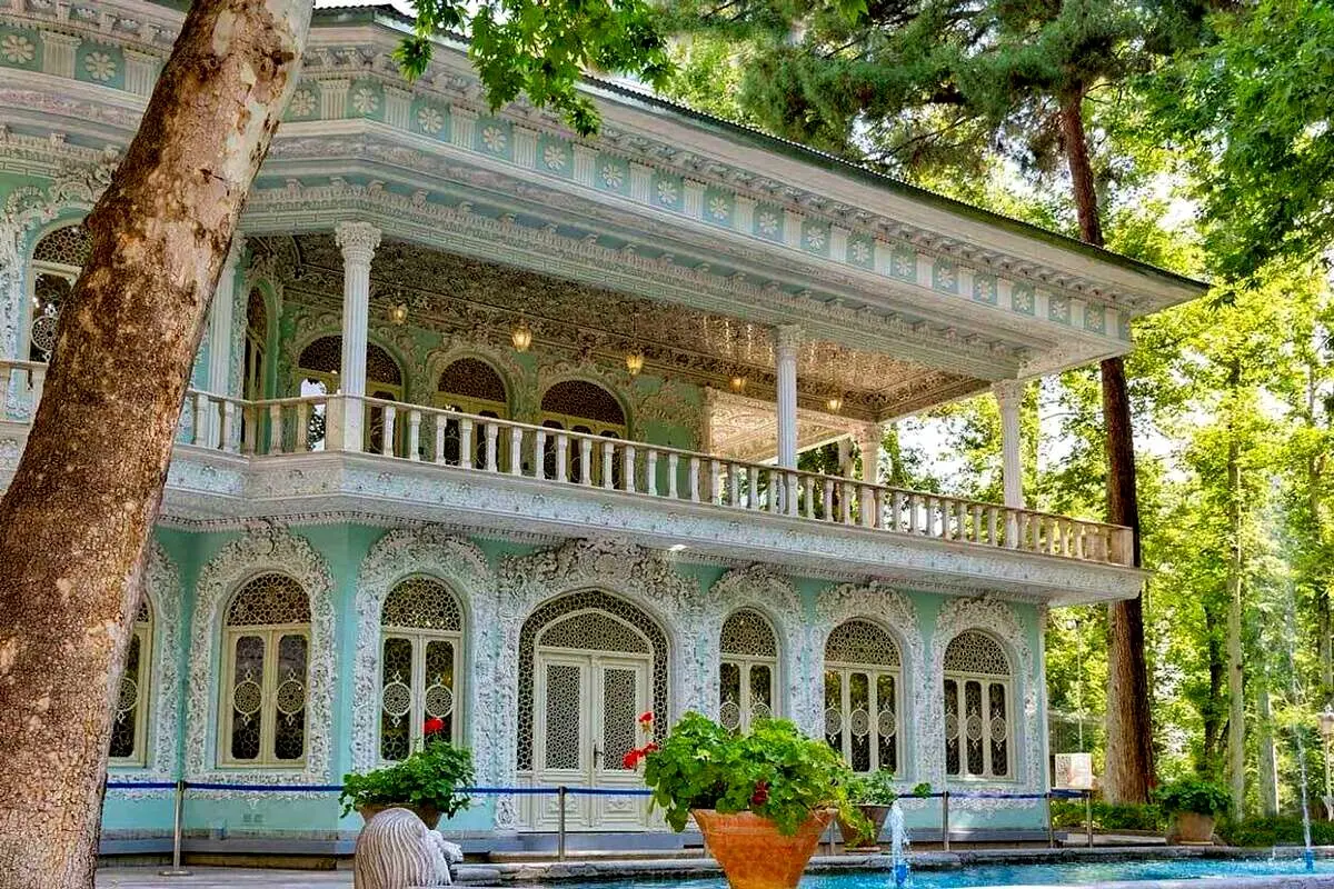  راهنمای سفر: قصری در زعفرانیۀ تهران که «زمان» در آن متوقف شده است