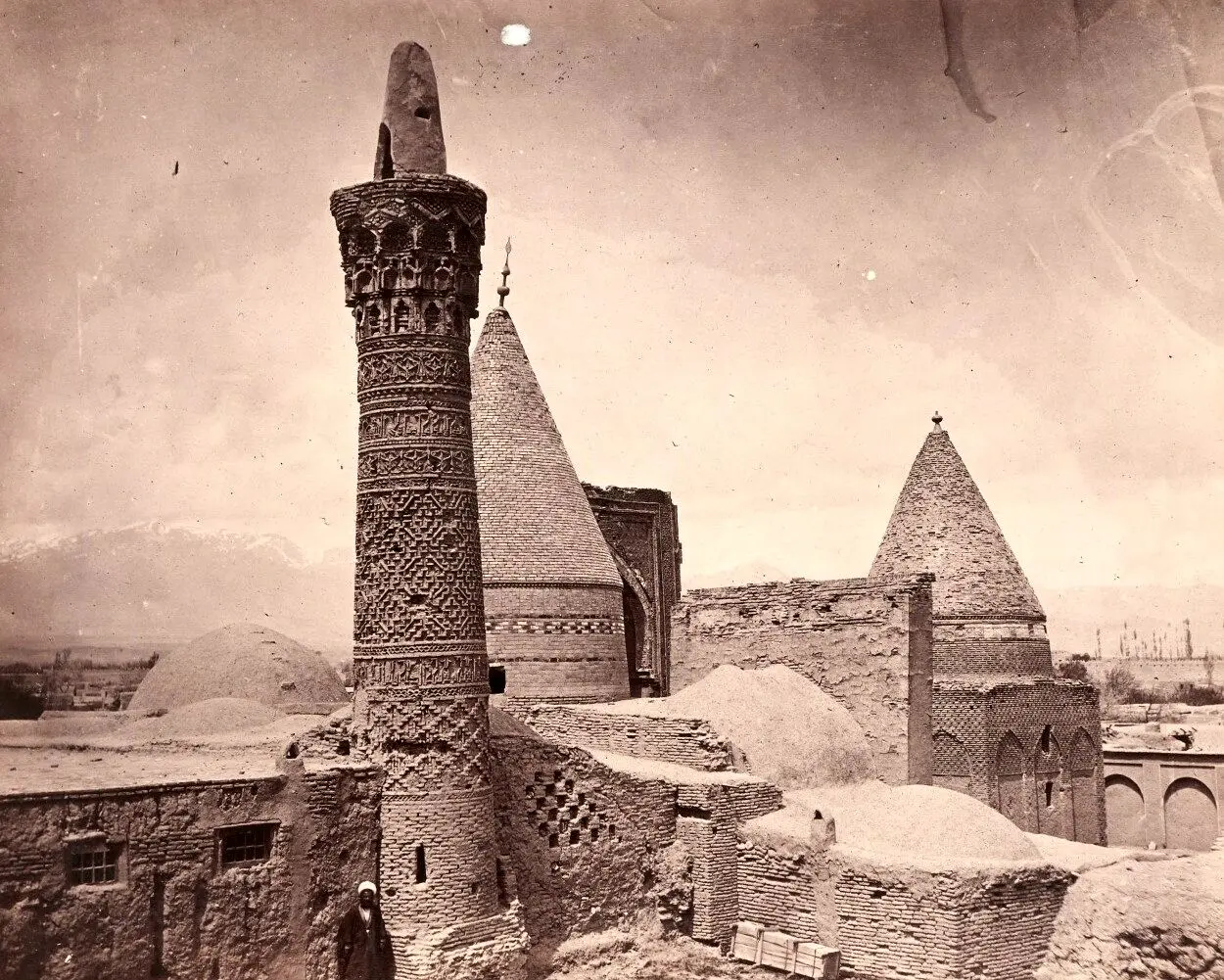 عکسی نادر از آرامگاه بایزید بسطامی در دوره قاجار