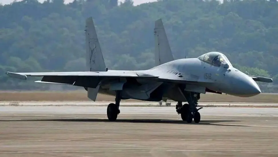 رقیب چینی جنگنده مشهور آمریکا وارد میدان شد / چشم و گوش چین در جنگ الکترونیک (+عکس)
