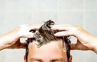 
آیا ما واقعا به شامپو نیاز نداریم و مو‌ها خودشان را تمیز می‌کنند؟
